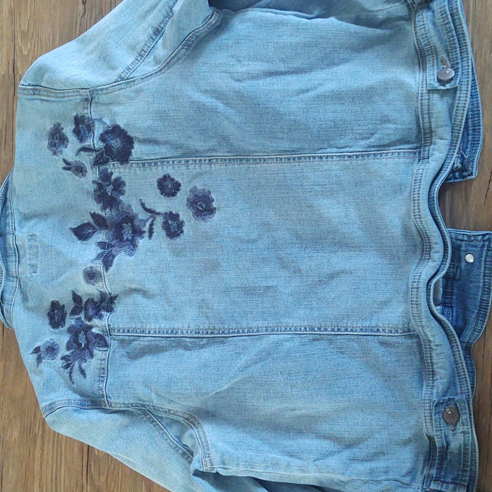 Jean jacket embroidery flowers 1X by Ava & Viv - Picture 4 of 4